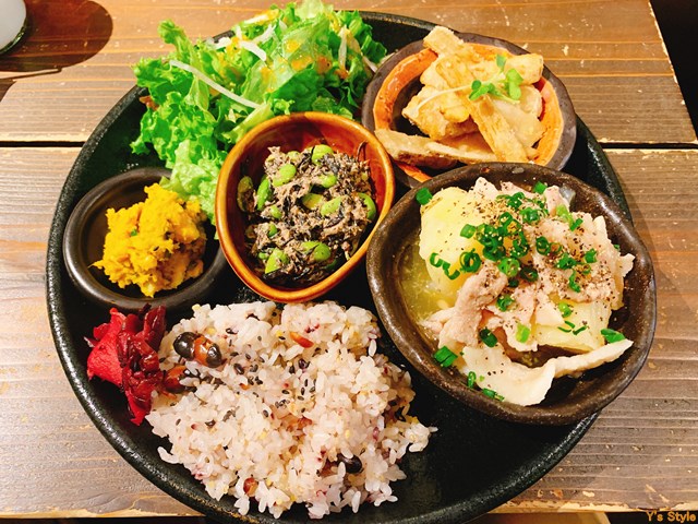 カフェ グルー Cafe Glue 長居公園至近のお洒落なカフェでたっぷり野菜のプレートランチを堪能 食べ歩き 大阪市 Y S Style 人生のindex化計画 人生は旅 旅は食 食は人